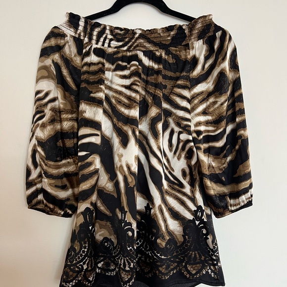 Y2K Cache Silk 3/4 Sleeve Top Off Shoulder Animal Print Slight Stretch Size M - Picture 5 of 6